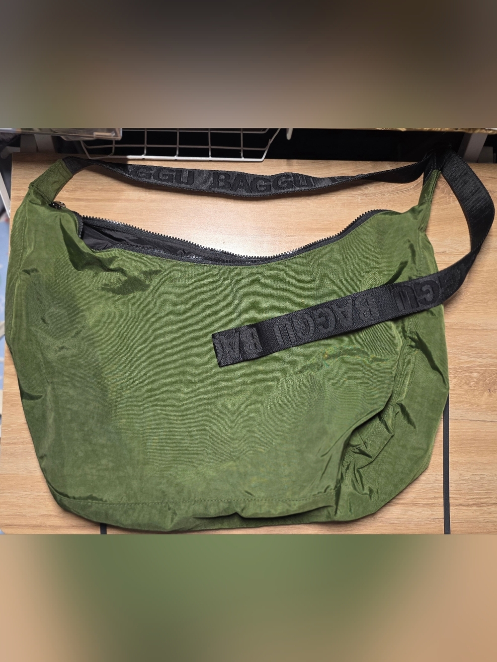 BAGGU Olive Green Crossbody Shoulder Bag with Black Strap - Picture 3 of 4